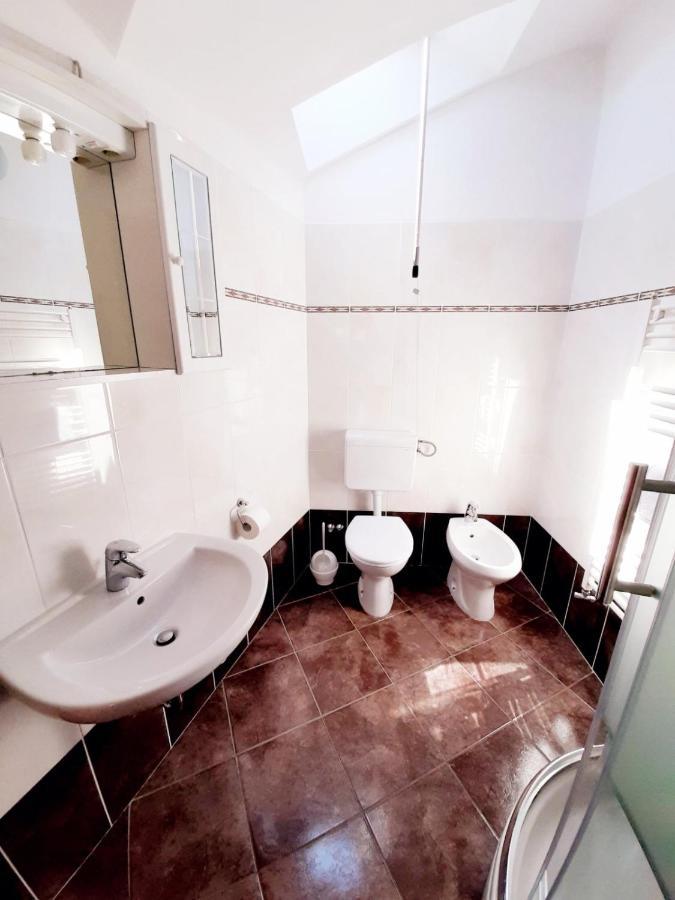 Apartments Izabela Muzic-Fornaric Cres Exterior photo