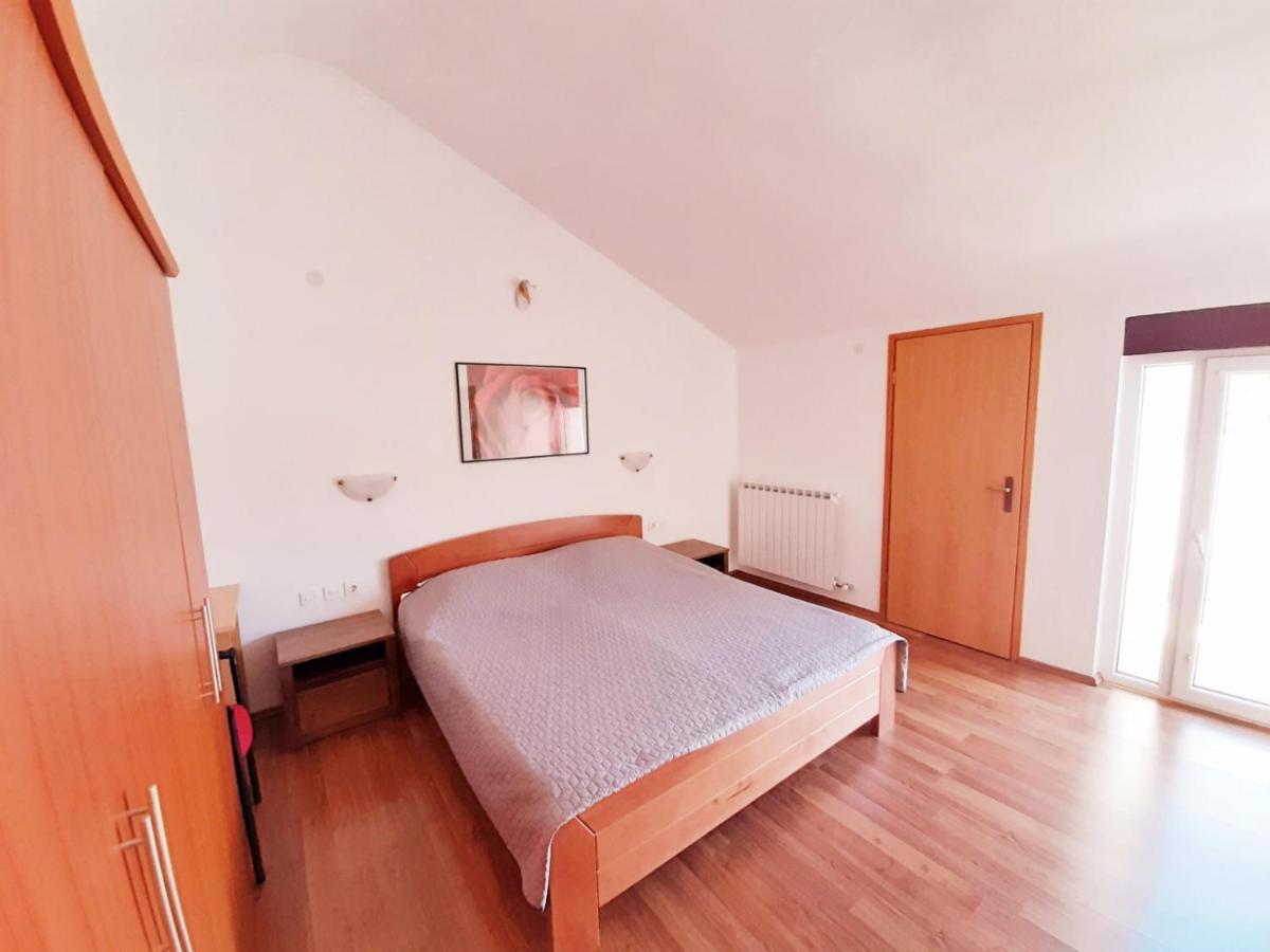 Apartments Izabela Muzic-Fornaric Cres Exterior photo