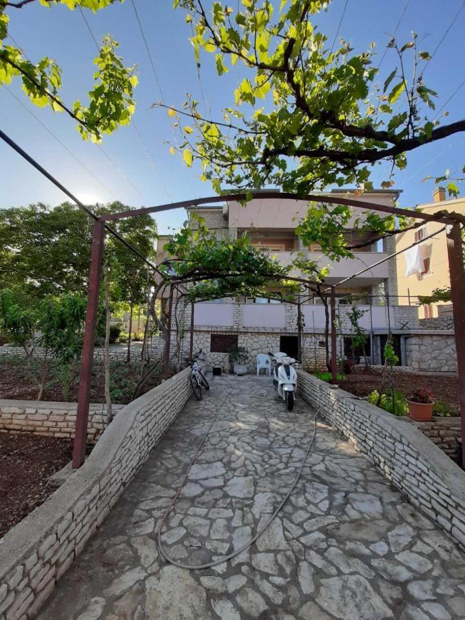 Apartments Izabela Muzic-Fornaric Cres Exterior photo