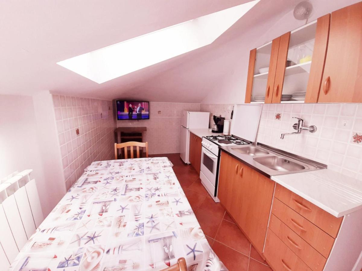 Apartments Izabela Muzic-Fornaric Cres Exterior photo