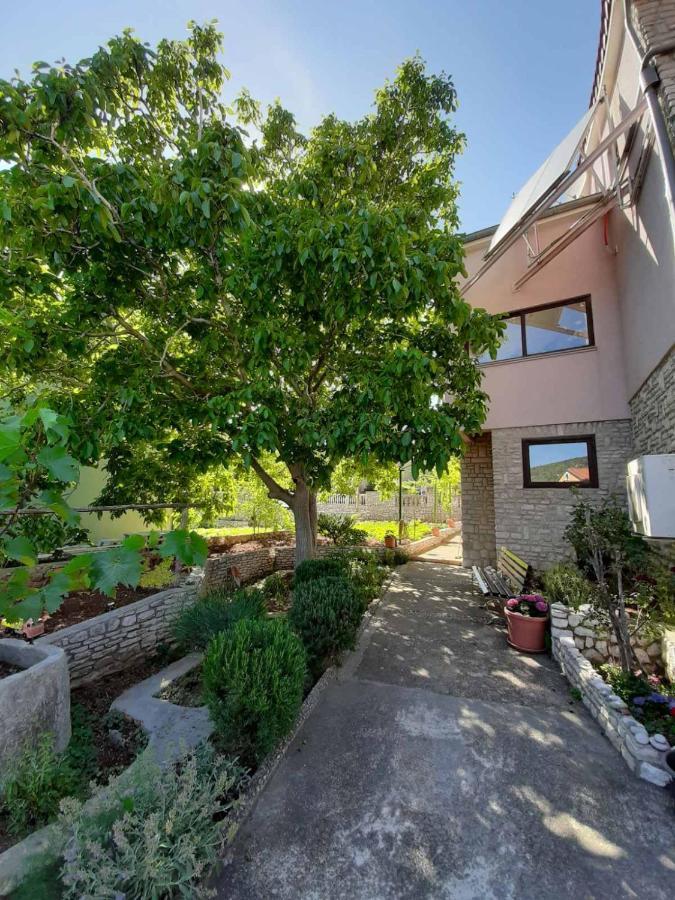 Apartments Izabela Muzic-Fornaric Cres Exterior photo