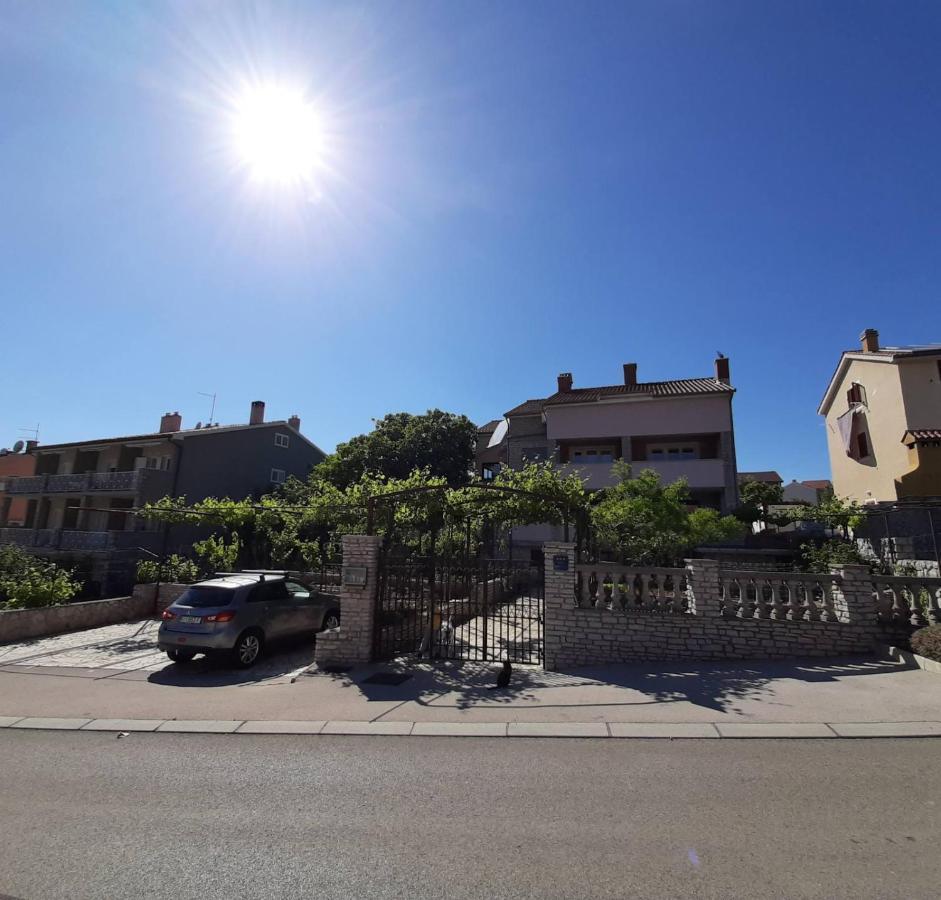 Apartments Izabela Muzic-Fornaric Cres Exterior photo
