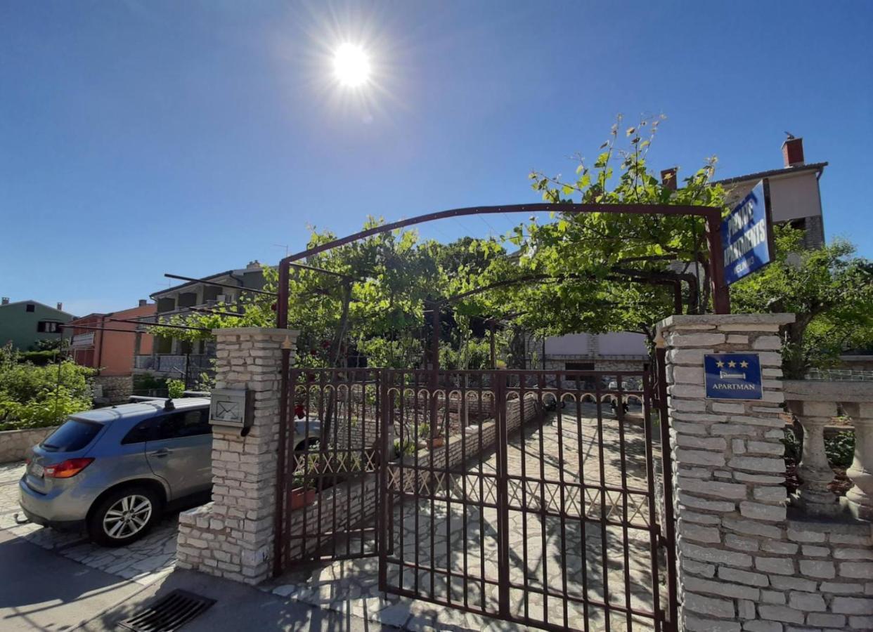 Apartments Izabela Muzic-Fornaric Cres Exterior photo